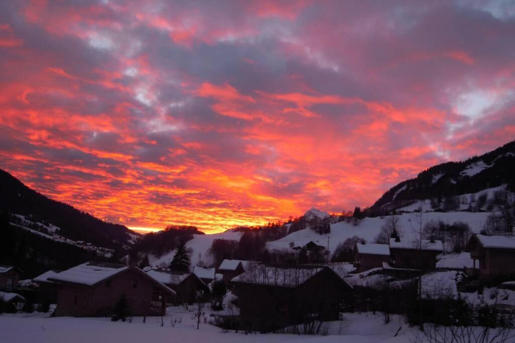 A4 Km De Megeve Tres Joli Studio Avec Jacuzzi ,Vue Sur Les Montagnes Au Calme Praz-sur-Arly Exteriör bild