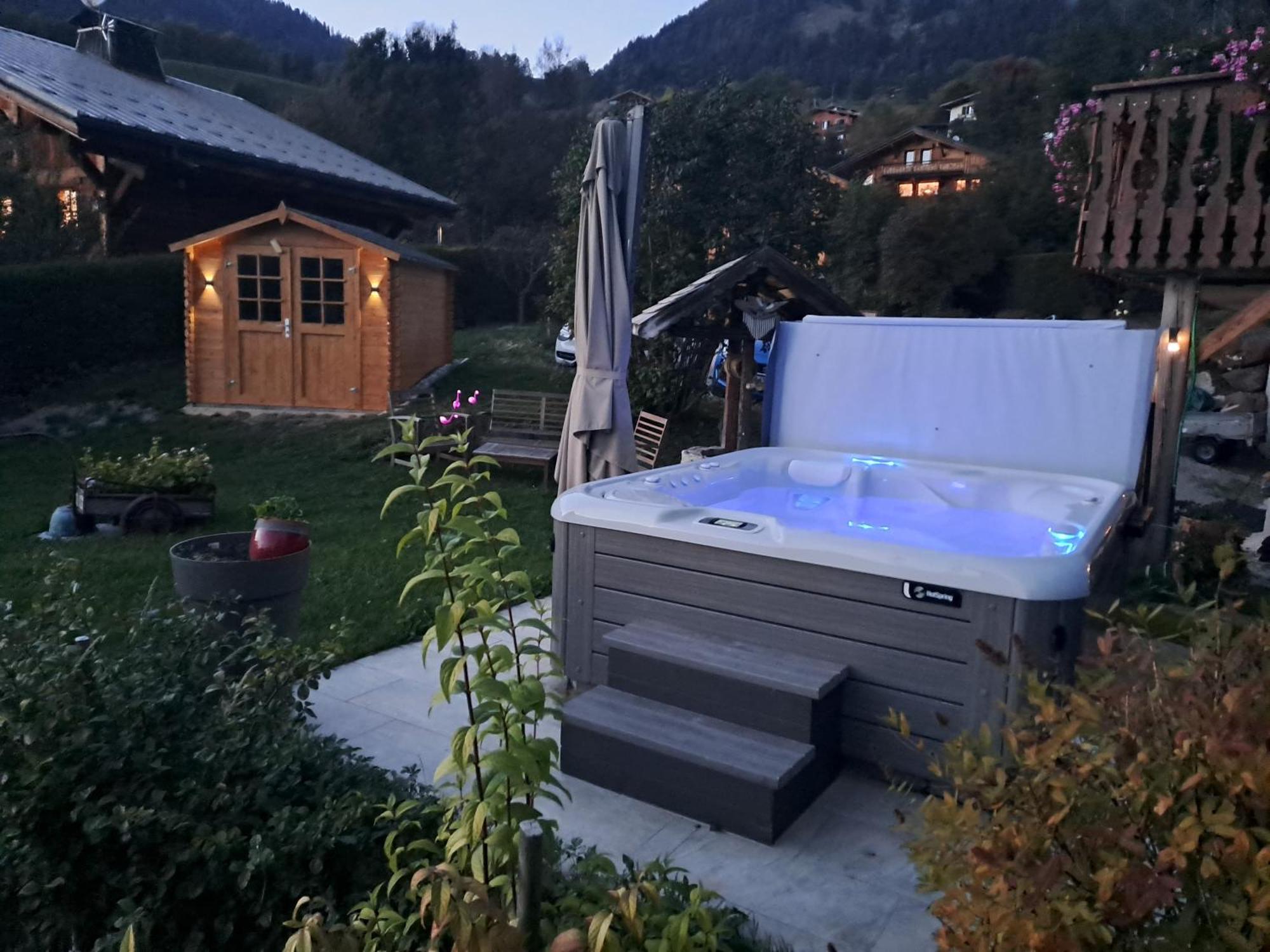 A4 Km De Megeve Tres Joli Studio Avec Jacuzzi ,Vue Sur Les Montagnes Au Calme Praz-sur-Arly Exteriör bild
